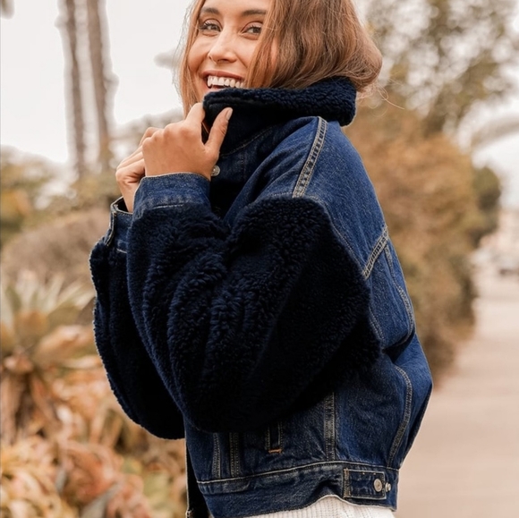 NWT Levi's Cocoon Shearling Trucker Denim Jacket